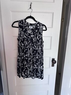 Old Navy Black & White Floral V-Neck Sleeveless A-Line Dress—Size Small Petite